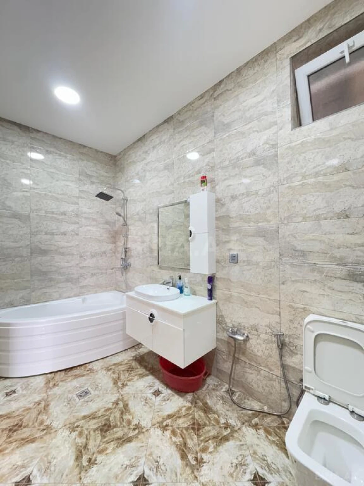 Satılır 6 otaqlı həyət evi 260 m²