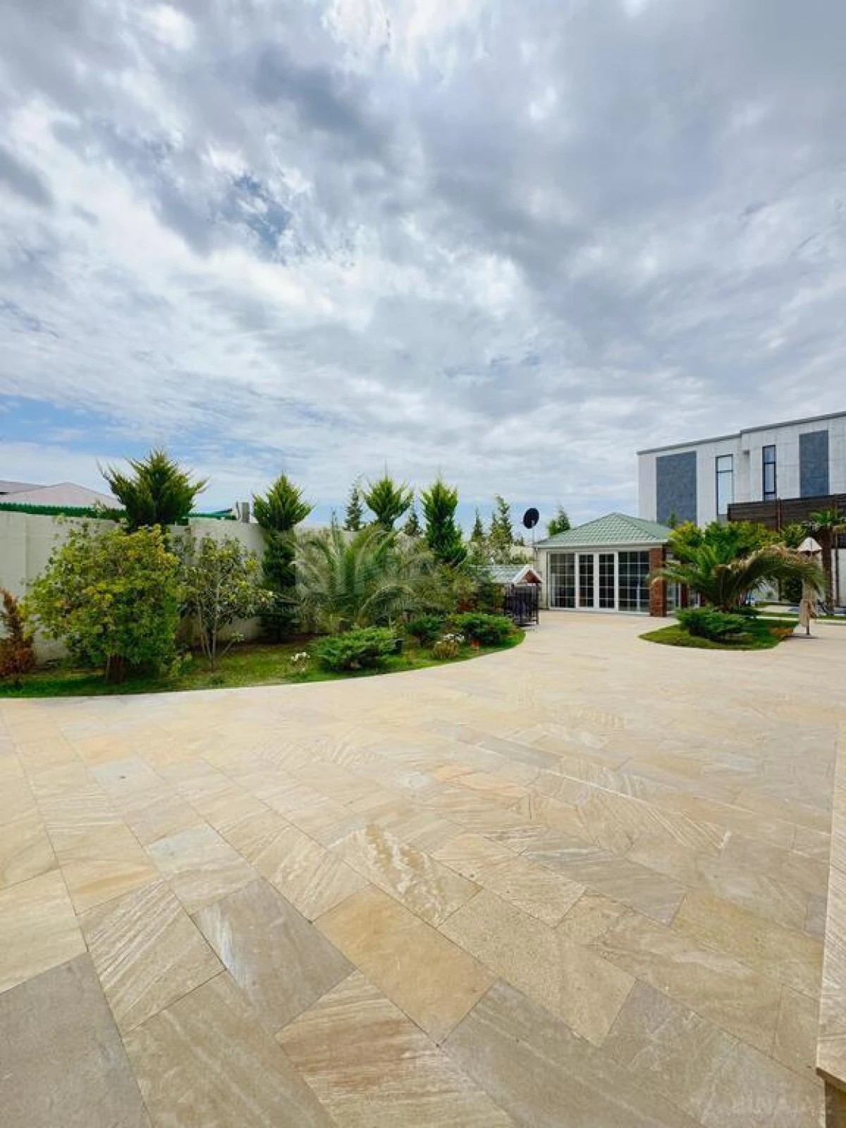 Satılır 6 otaqlı həyət evi 260 m²