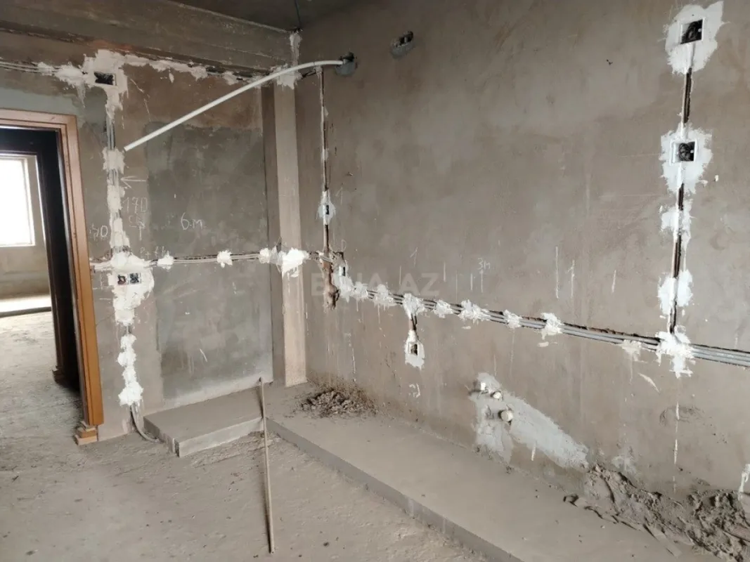 Satılır 4 otaqlı mənzil 200 m²