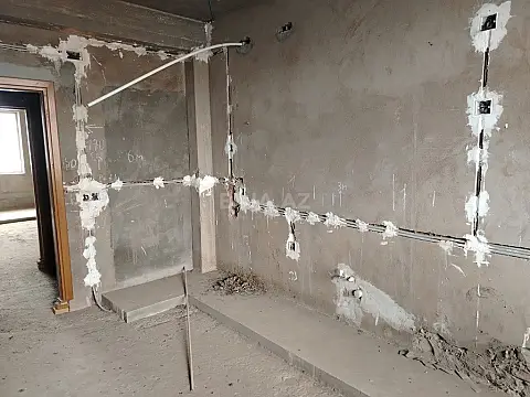 Satılır 4 otaqlı mənzil 200 m²