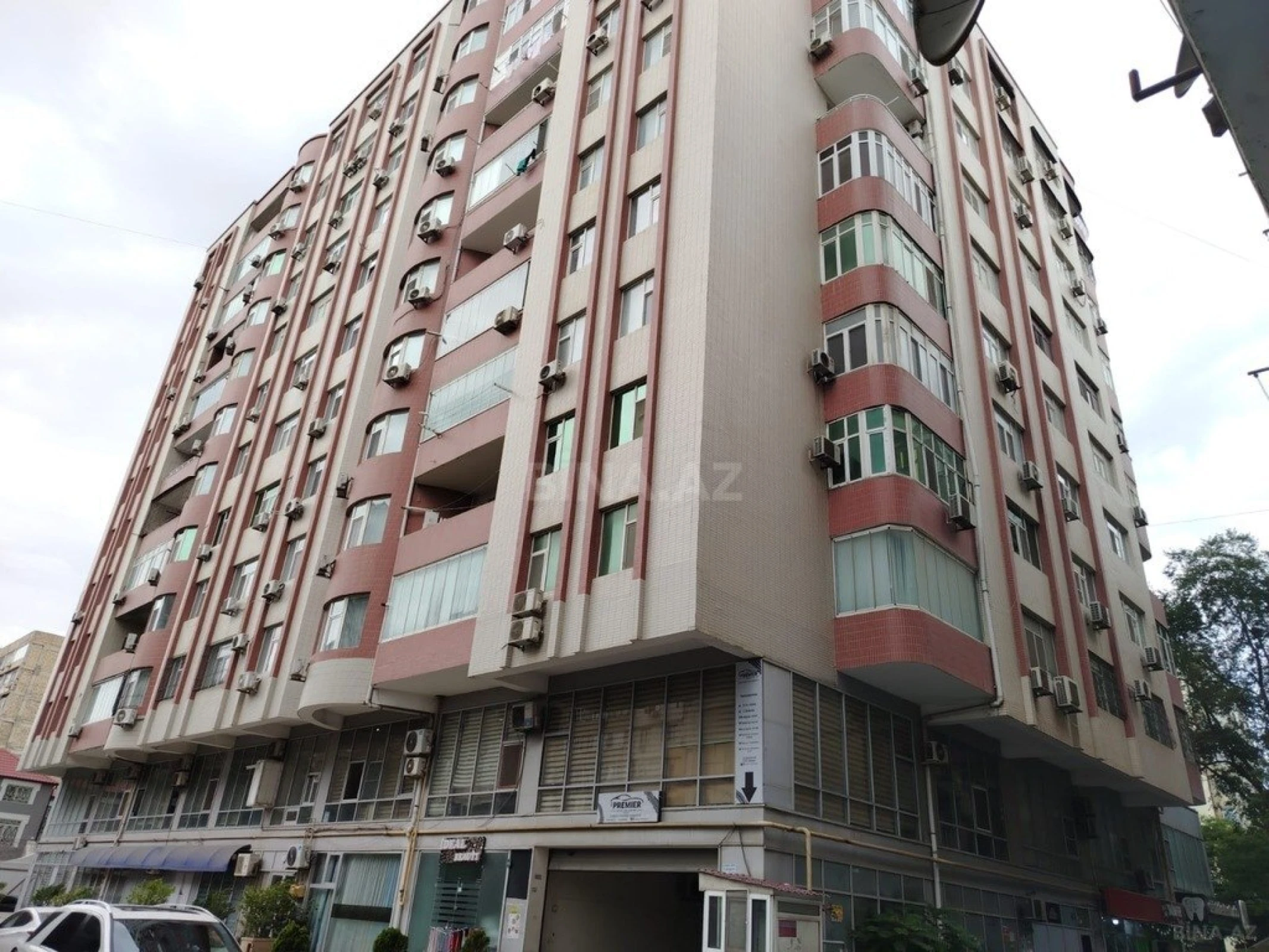 Satılır 4 otaqlı mənzil 200 m²