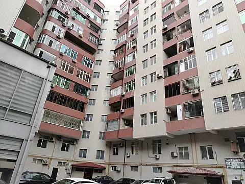 Satılır 4 otaqlı mənzil 200 m²