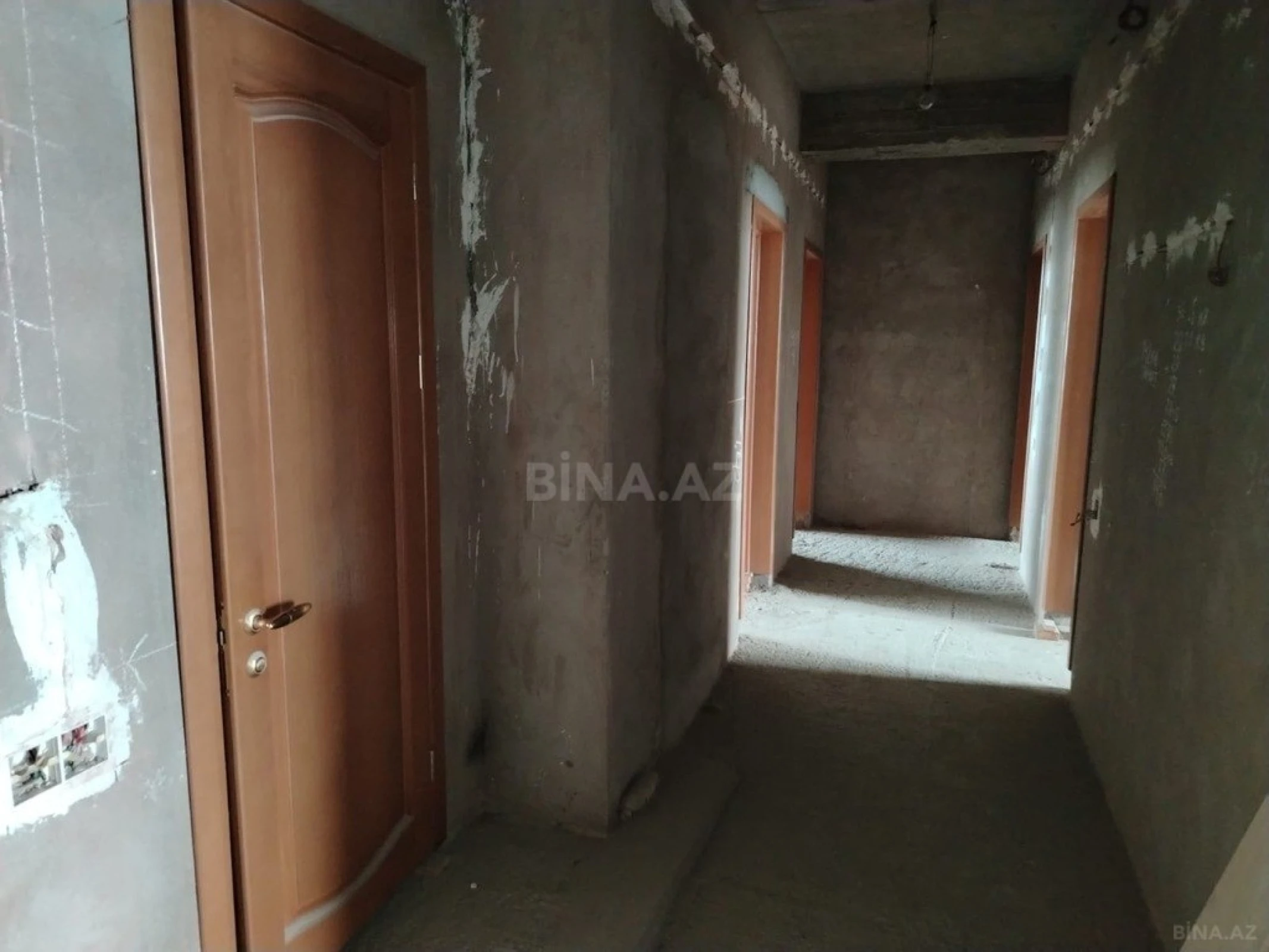 Satılır 4 otaqlı mənzil 200 m²