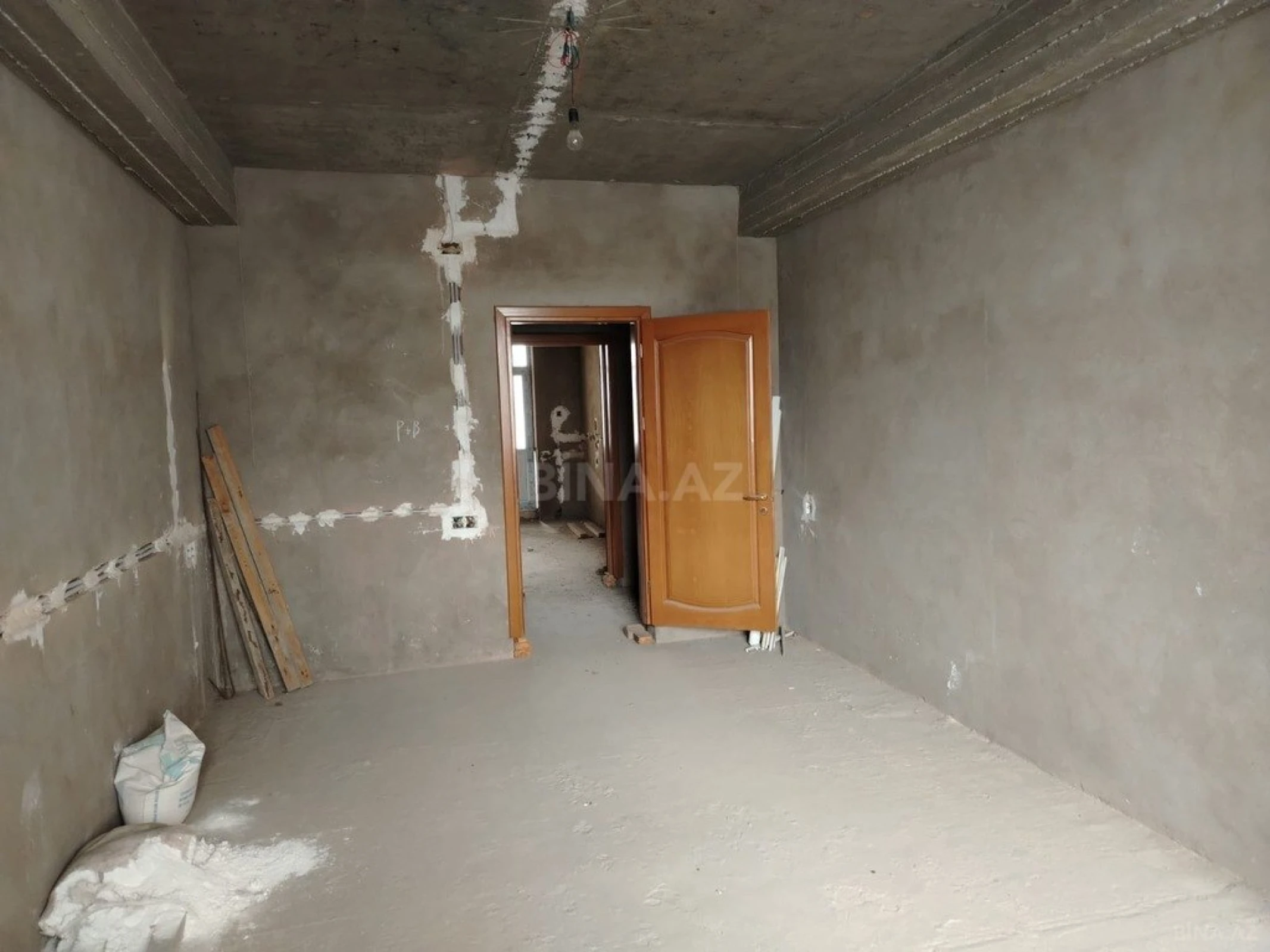 Satılır 4 otaqlı mənzil 200 m²