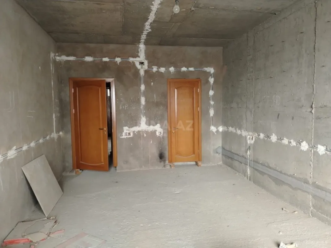 Satılır 4 otaqlı mənzil 200 m²