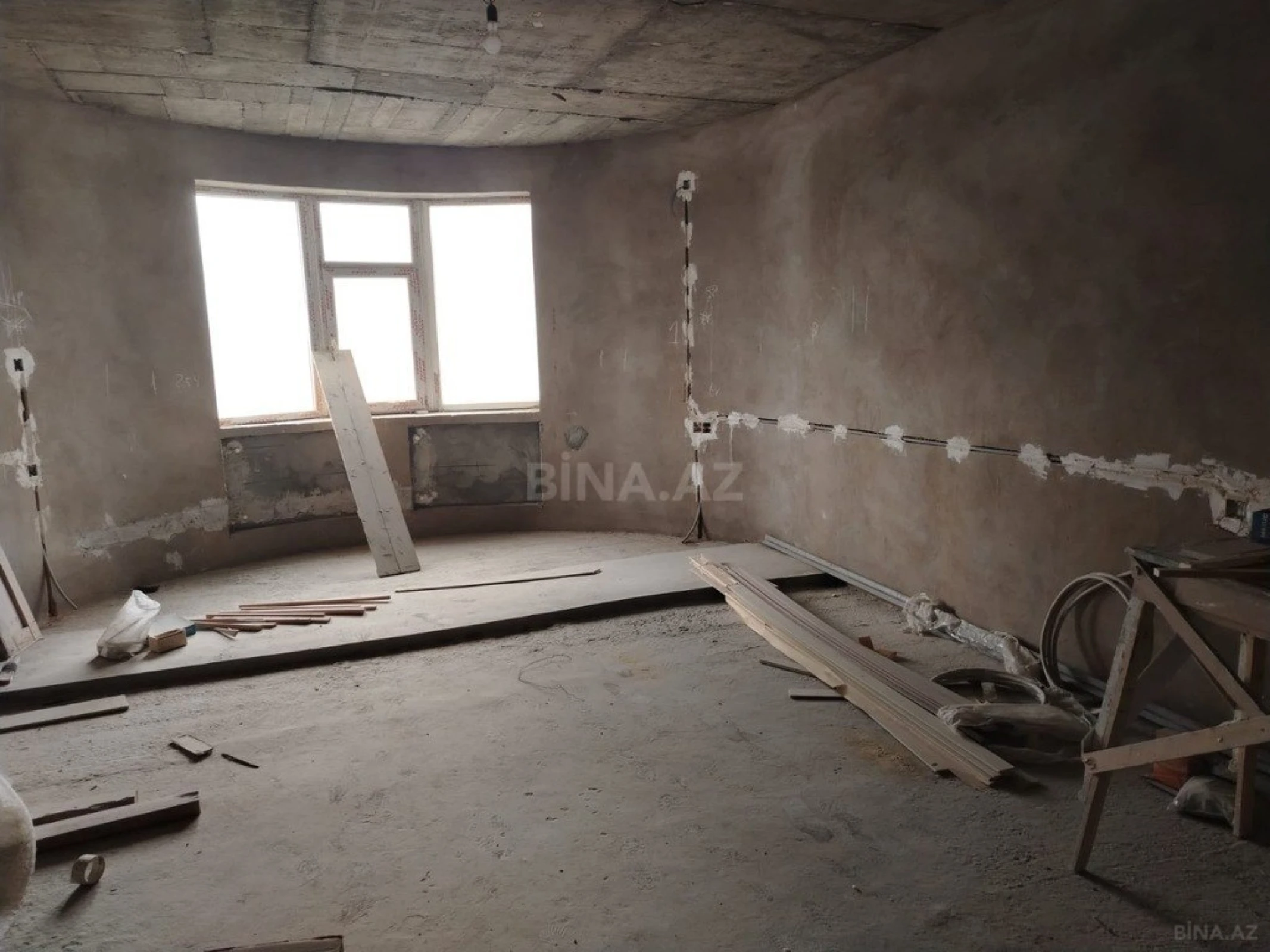 Satılır 4 otaqlı mənzil 200 m²