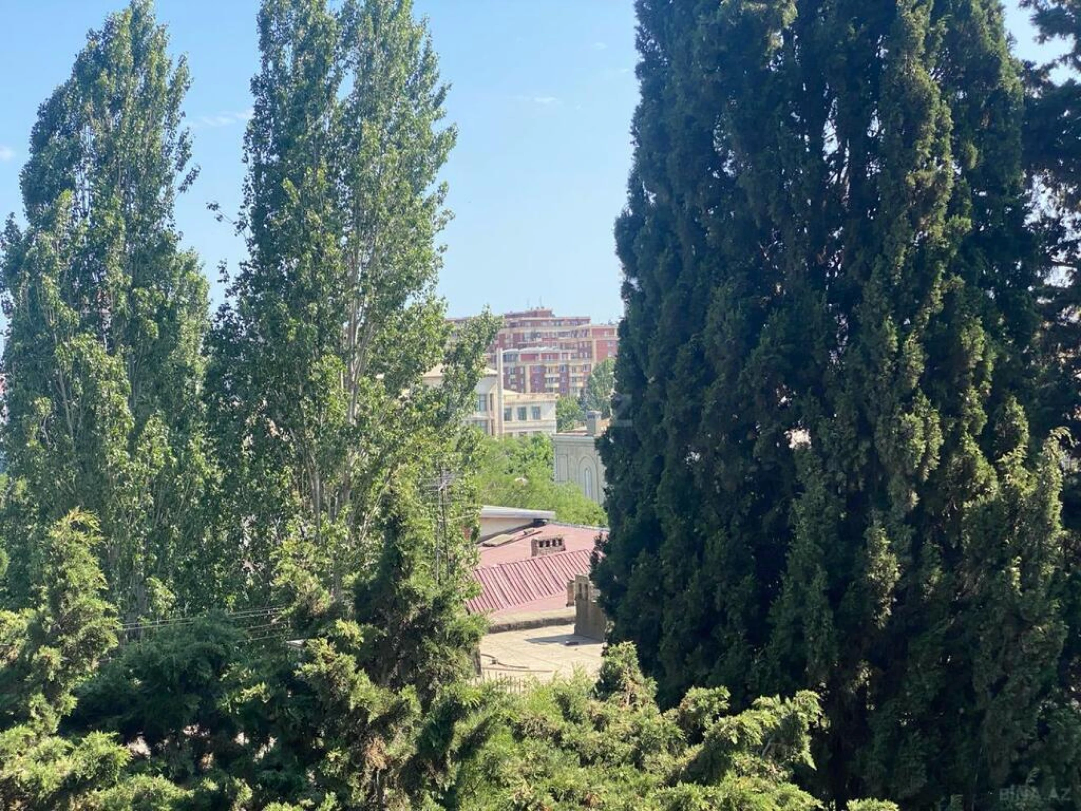 Satılır 4 otaqlı mənzil 197 m²