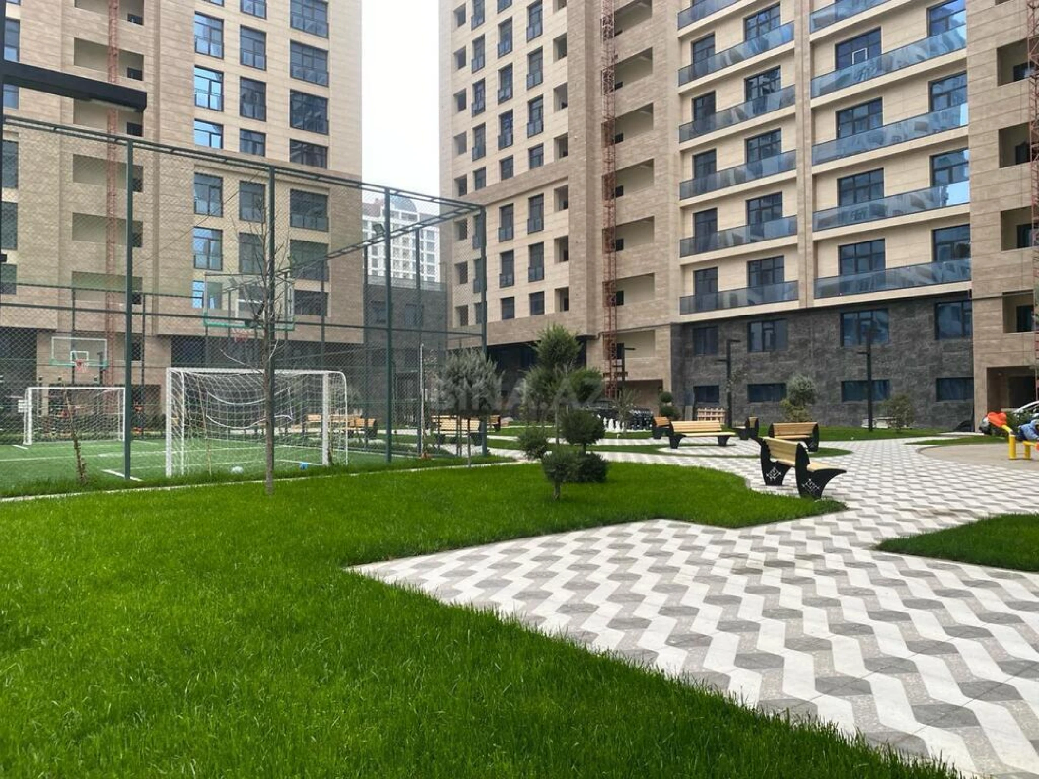 Satılır 4 otaqlı mənzil 197 m²