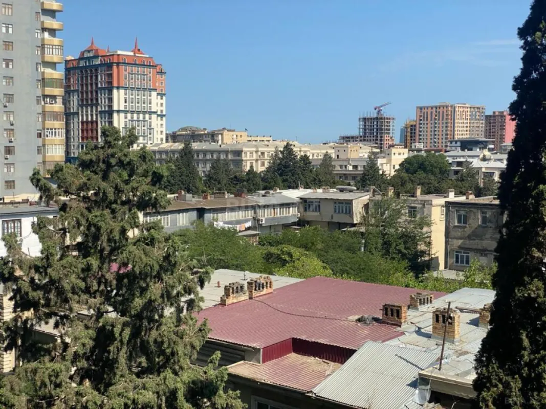 Satılır 4 otaqlı mənzil 197 m²