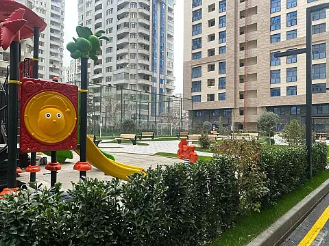 Satılır 4 otaqlı mənzil 197 m²