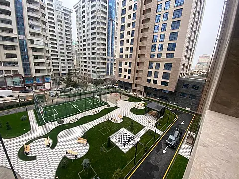 Satılır 4 otaqlı mənzil 197 m²