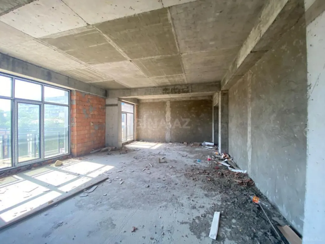 Satılır 4 otaqlı mənzil 197 m²