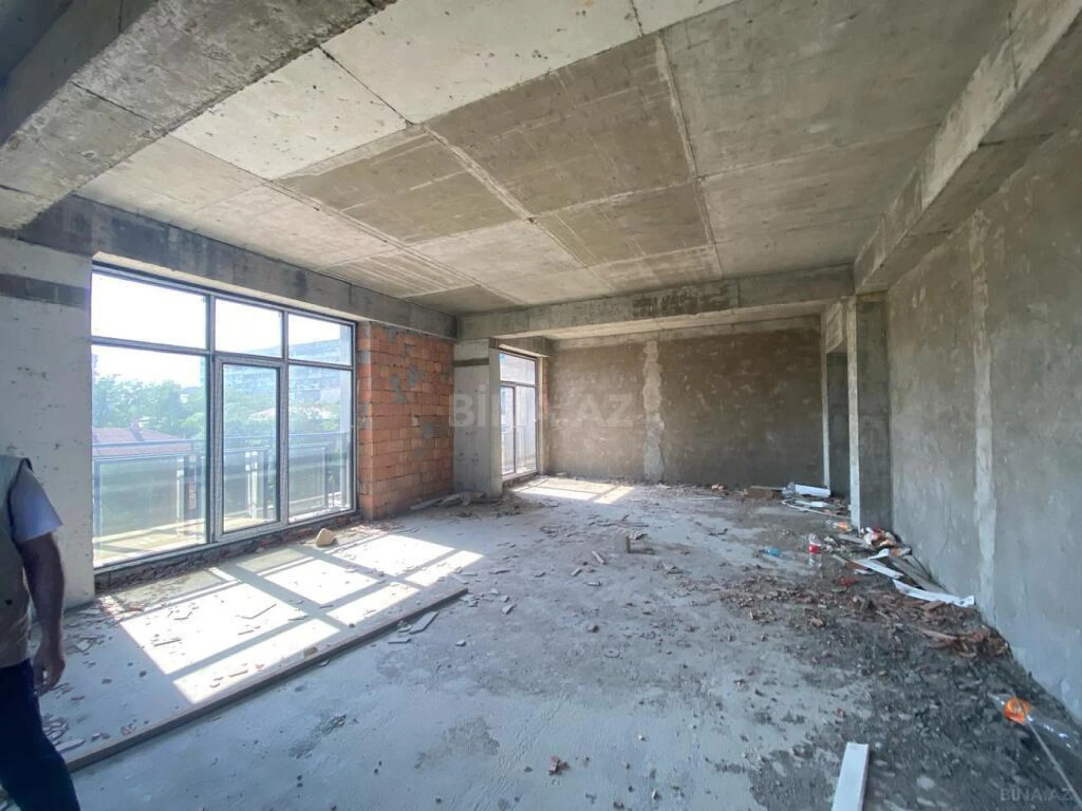 Satılır 4 otaqlı mənzil 197 m²