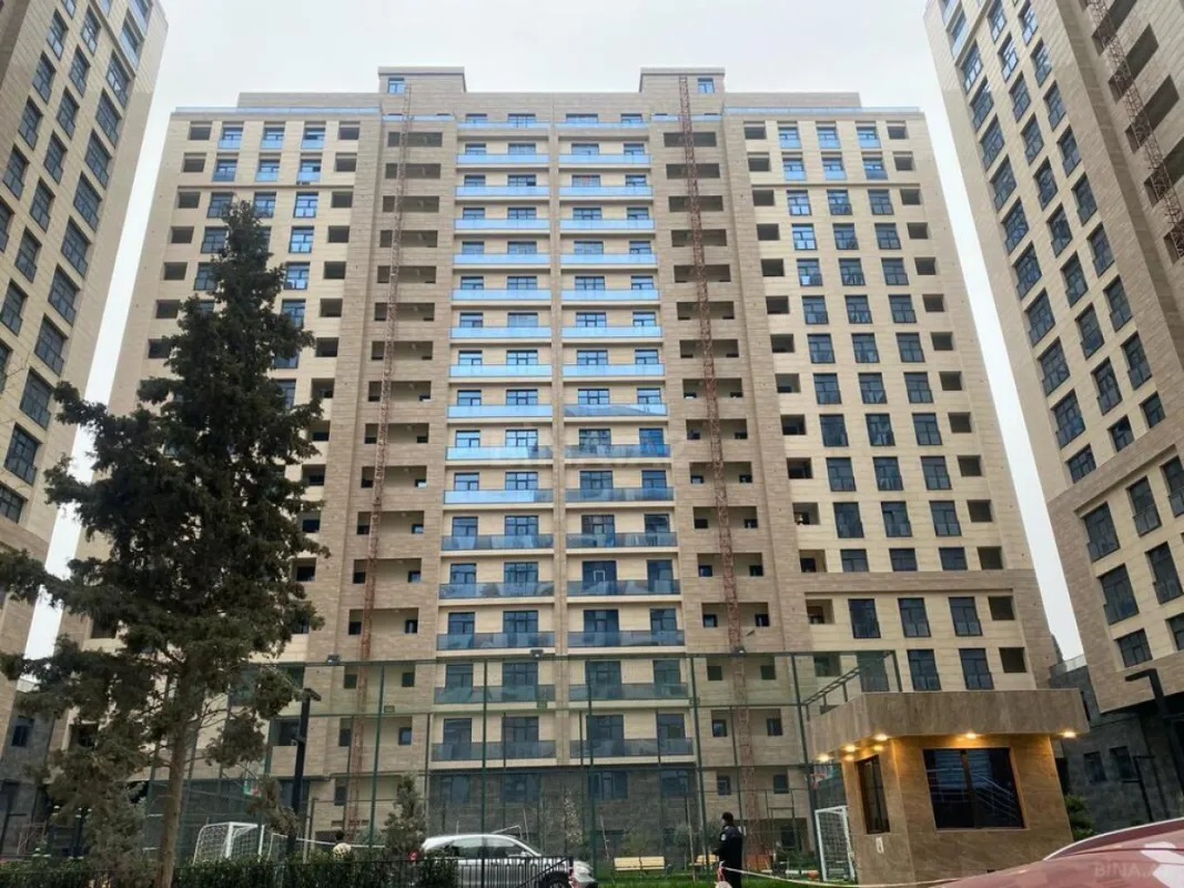 Satılır 4 otaqlı mənzil 197 m²