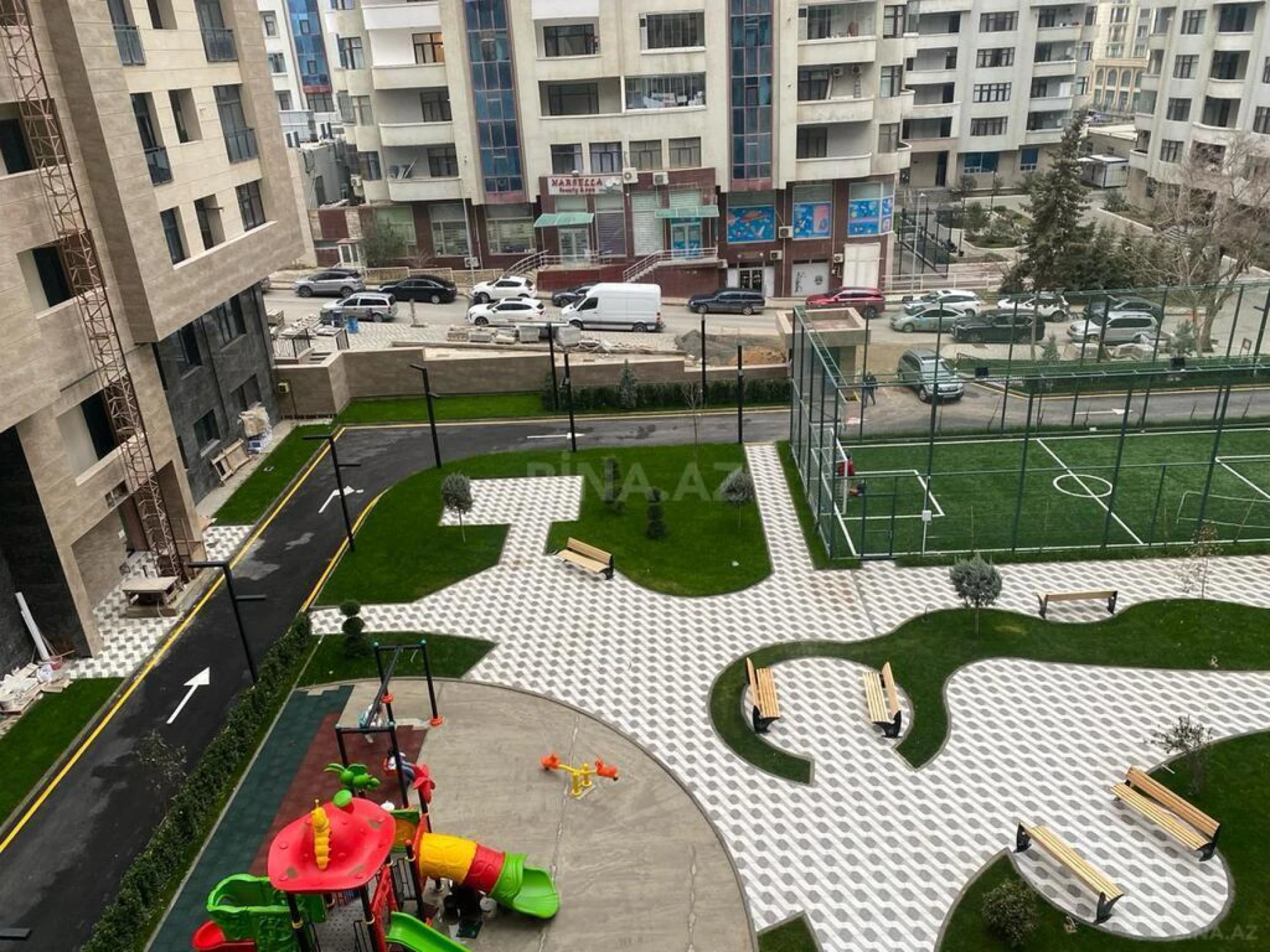 Satılır 4 otaqlı mənzil 197 m²