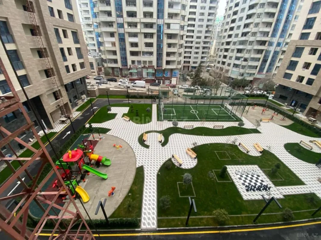 Satılır 4 otaqlı mənzil 197 m²