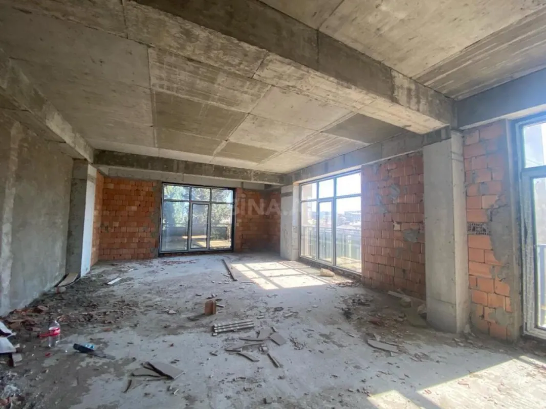 Satılır 4 otaqlı mənzil 197 m²