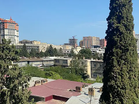 Satılır 4 otaqlı mənzil 197 m²