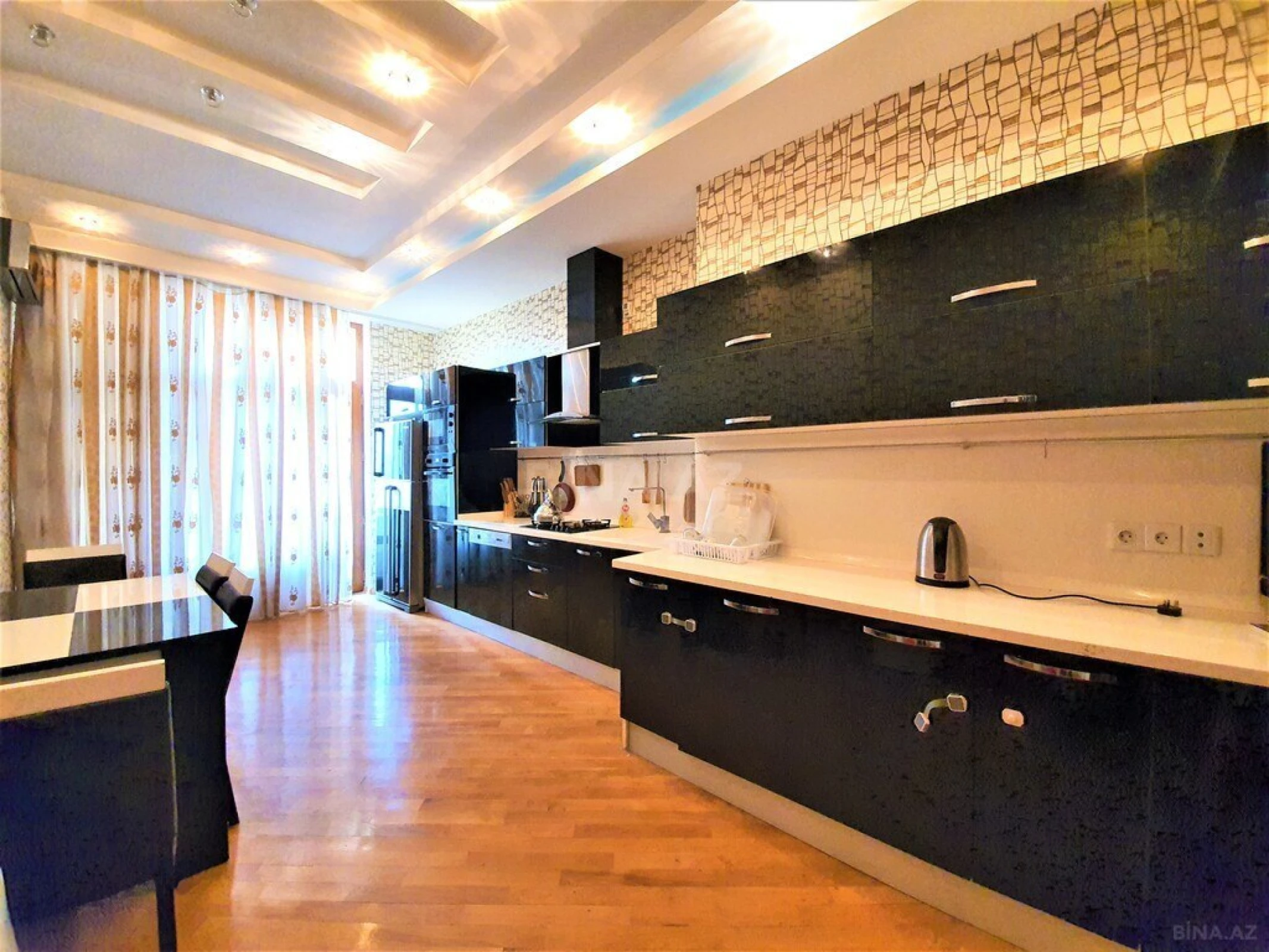 Kirayə verilir 3 otaqlı mənzil 160 m²