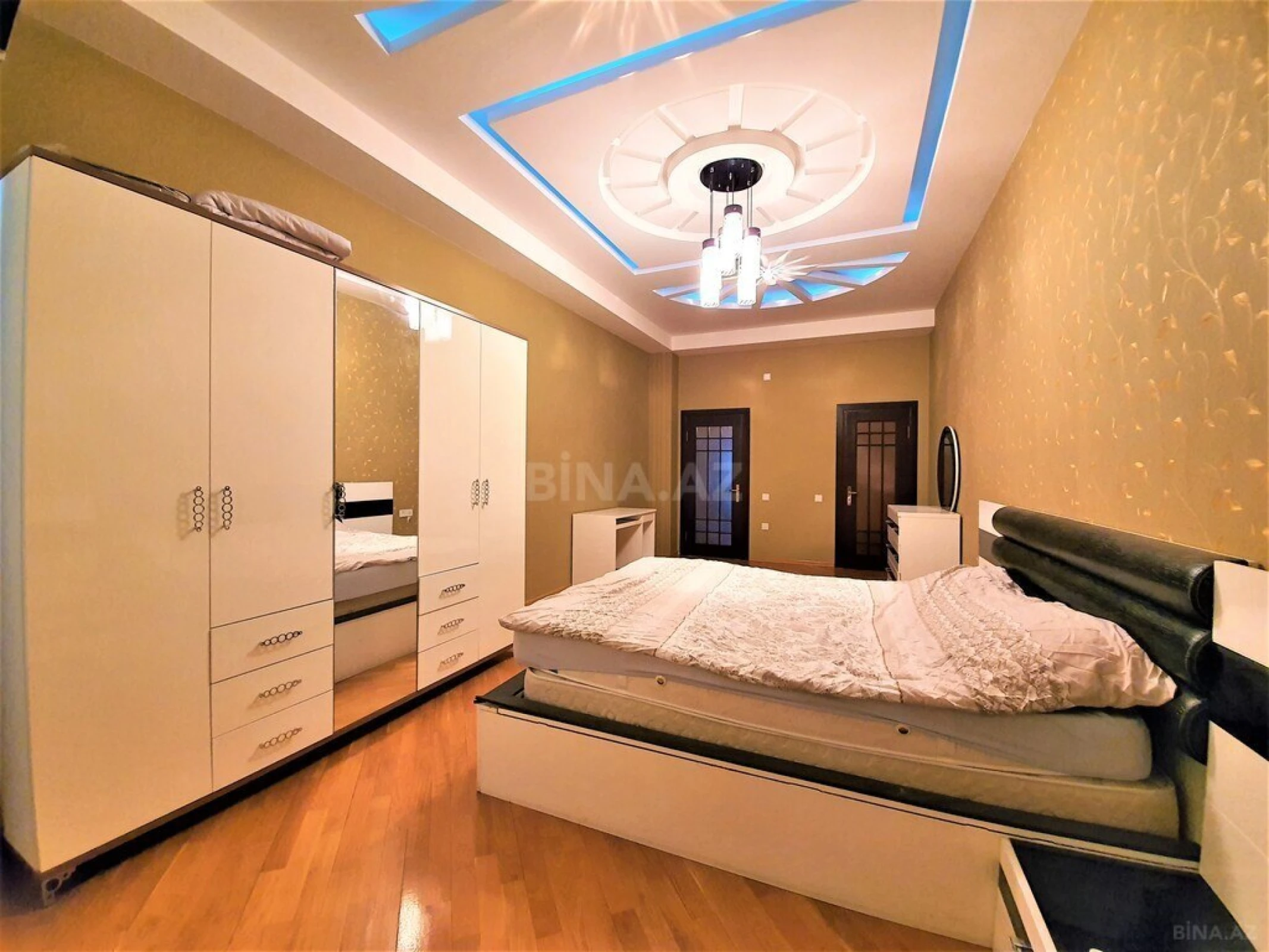 Kirayə verilir 3 otaqlı mənzil 160 m²