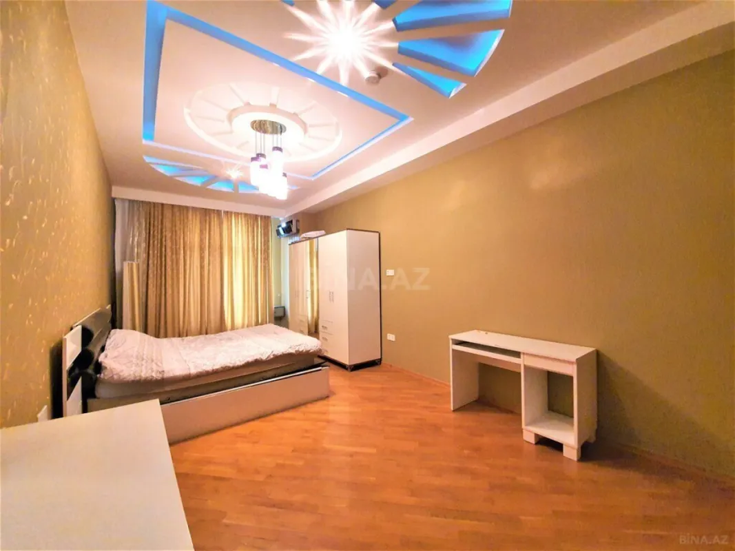 Kirayə verilir 3 otaqlı mənzil 160 m²