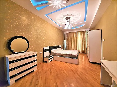 Kirayə verilir 3 otaqlı mənzil 160 m²
