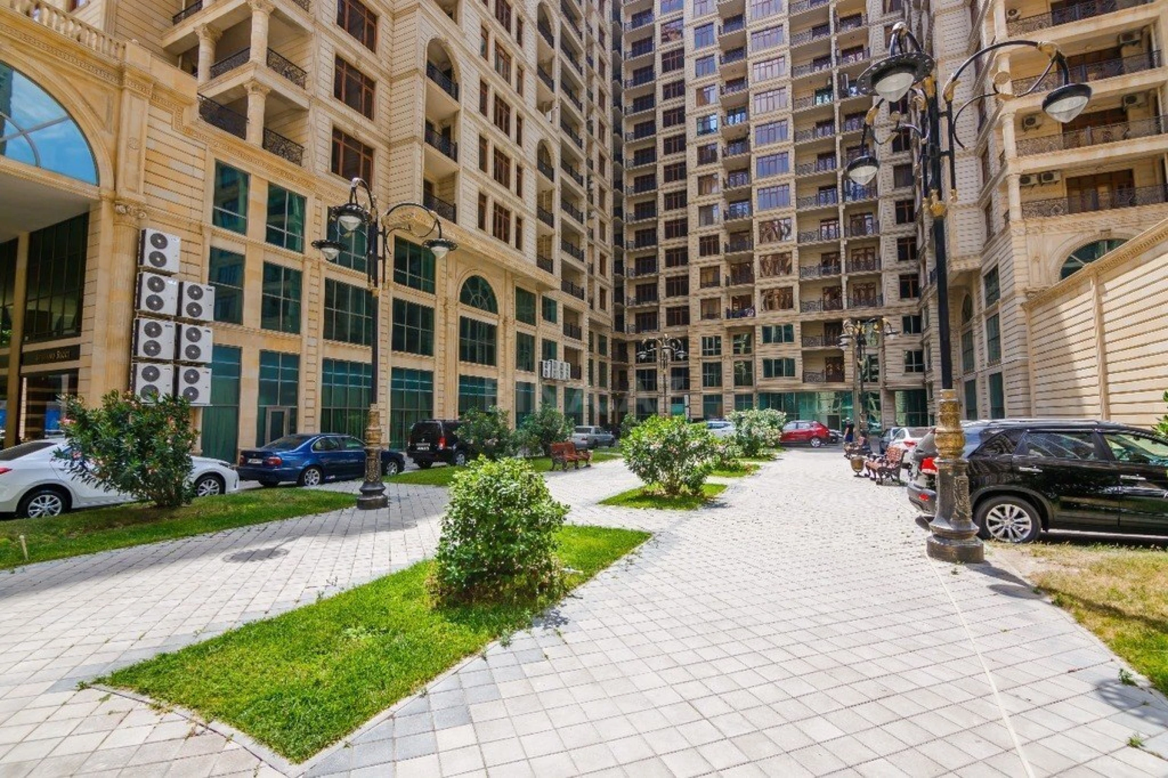 Kirayə verilir 3 otaqlı mənzil 160 m²