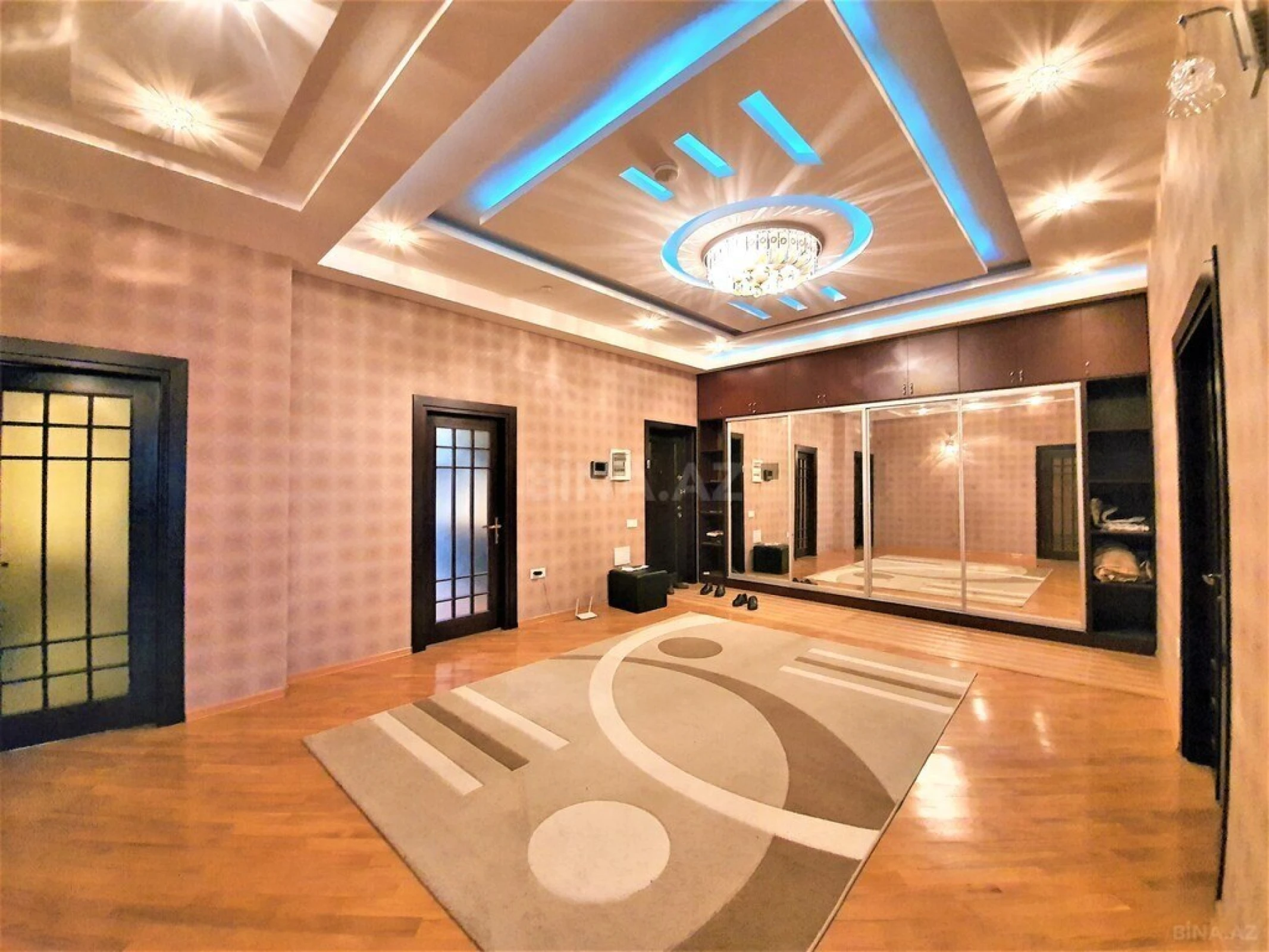 Kirayə verilir 3 otaqlı mənzil 160 m²