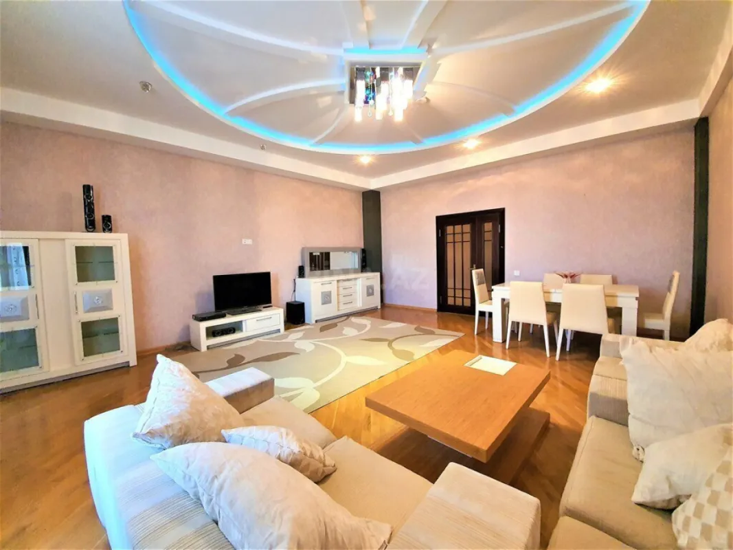 Kirayə verilir 3 otaqlı mənzil 160 m²