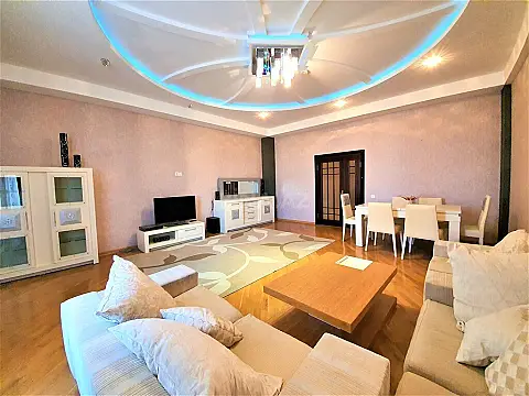 Kirayə verilir 3 otaqlı mənzil 160 m²
