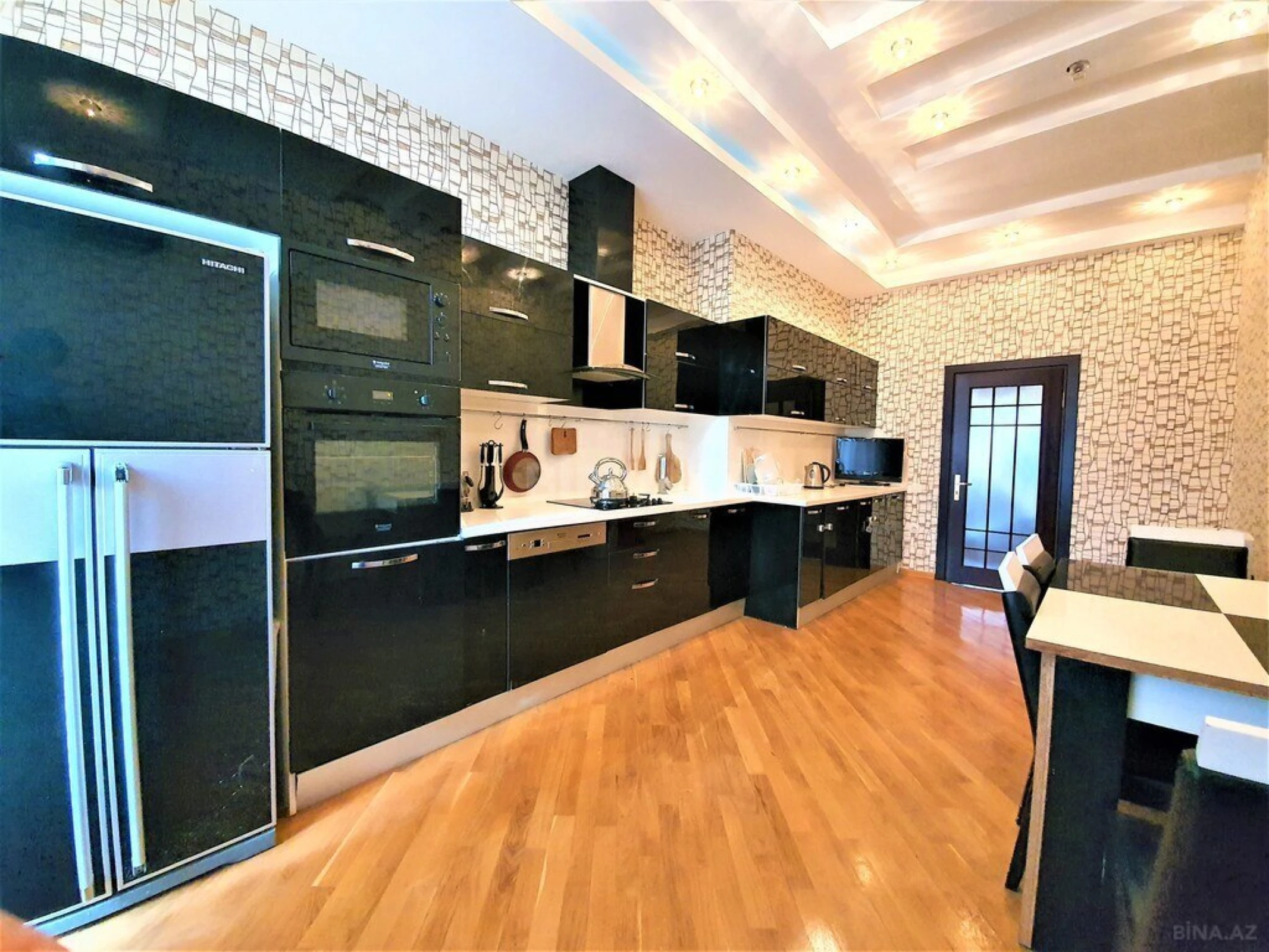 Kirayə verilir 3 otaqlı mənzil 160 m²