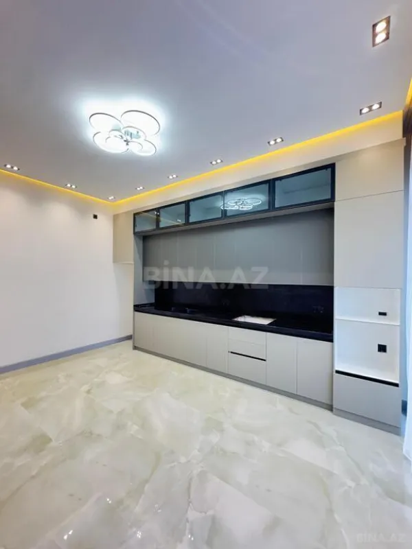 Satılır 5 otaqlı həyət evi 250 m²