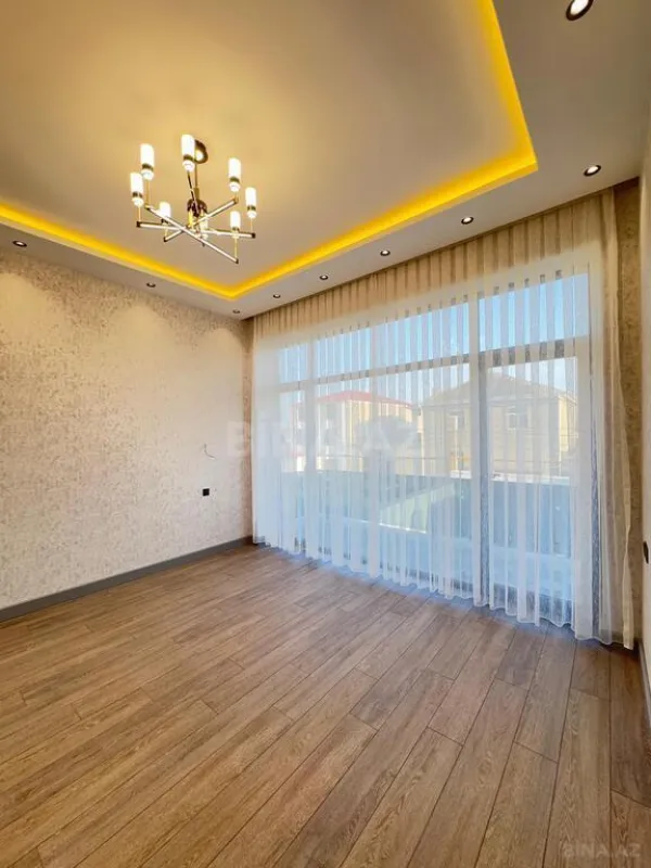 Satılır 5 otaqlı həyət evi 250 m²