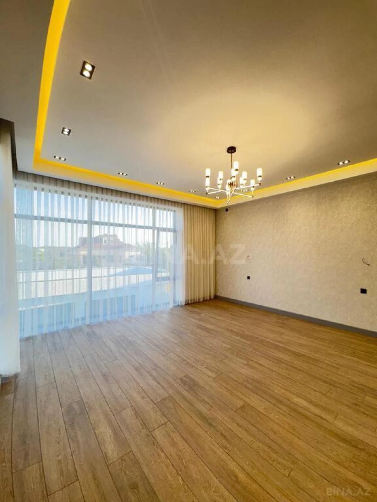Satılır 5 otaqlı həyət evi 250 m²