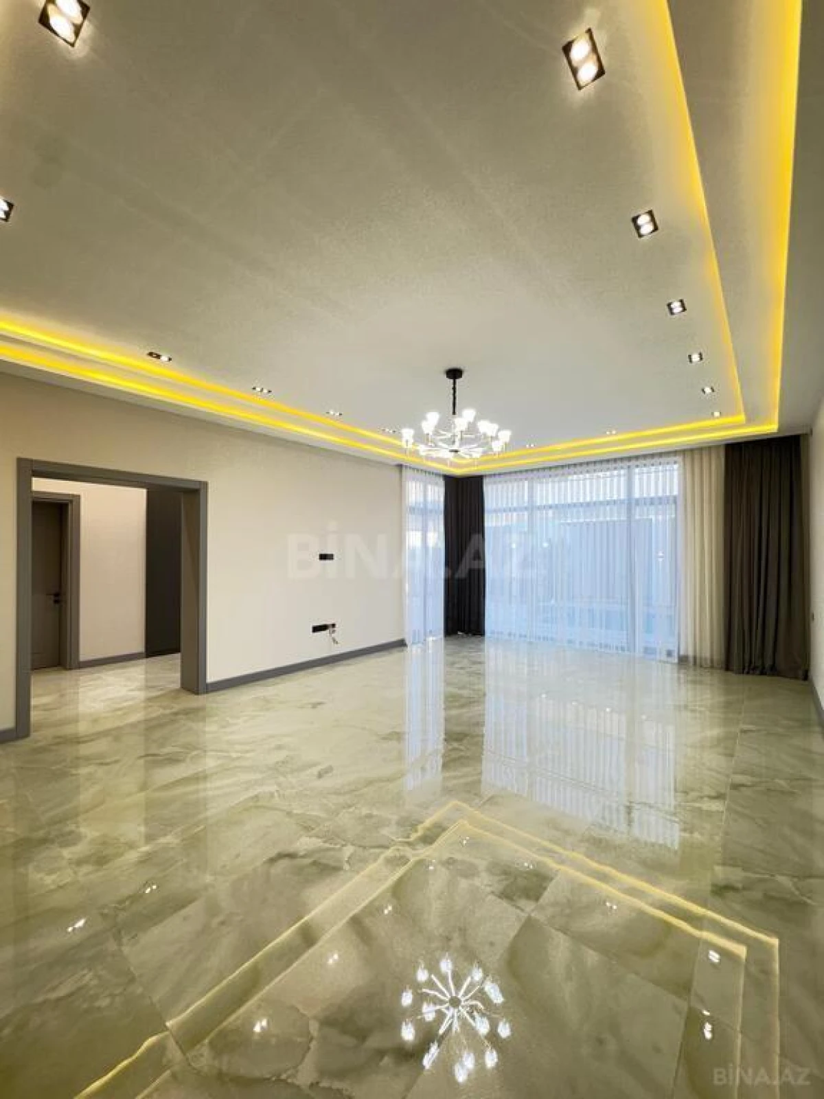 Satılır 5 otaqlı həyət evi 250 m²