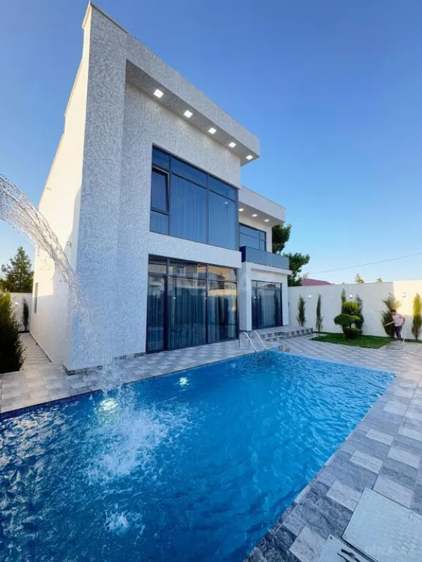 Satılır 5 otaqlı həyət evi 250 m²