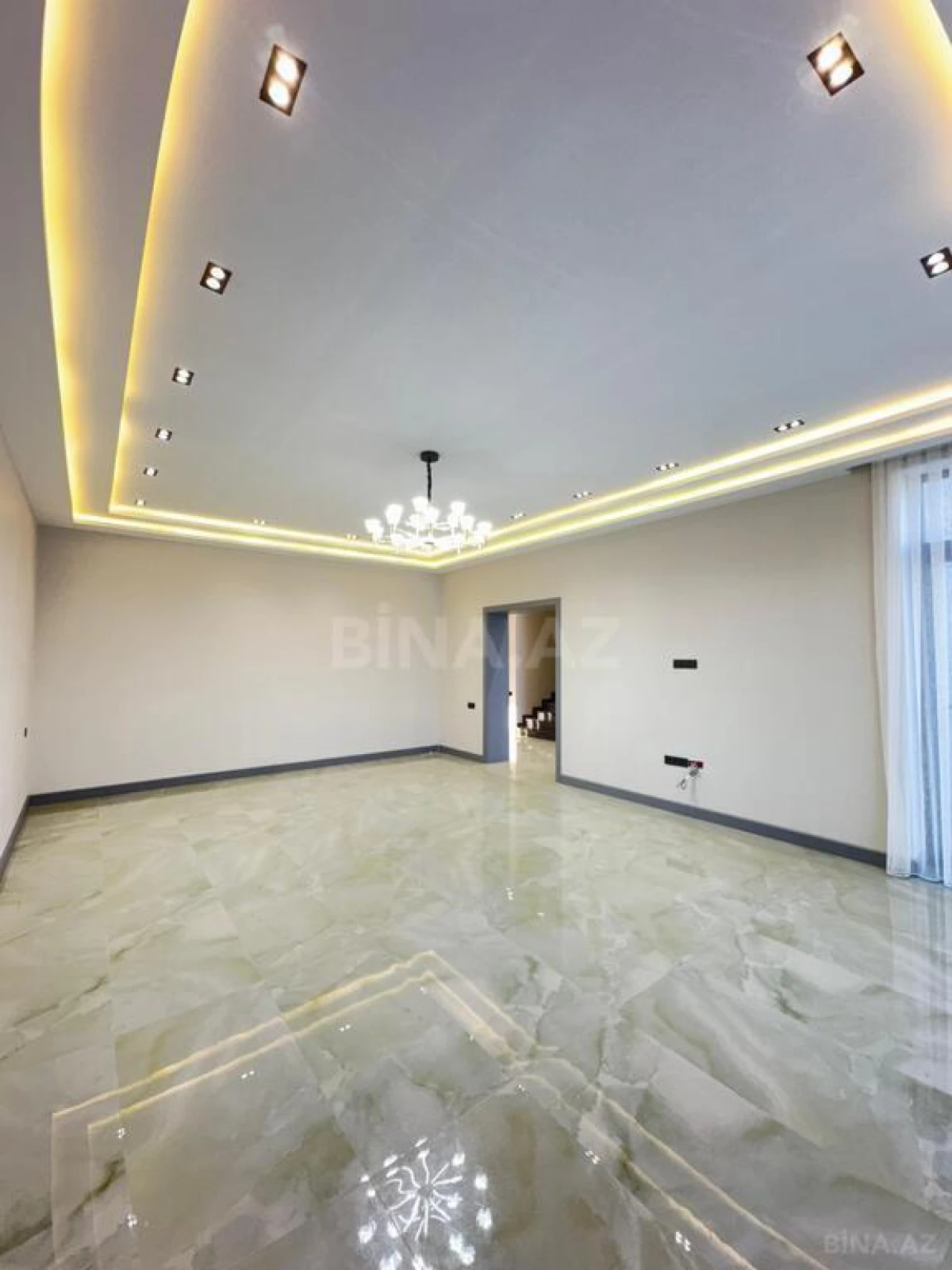 Satılır 5 otaqlı həyət evi 250 m²
