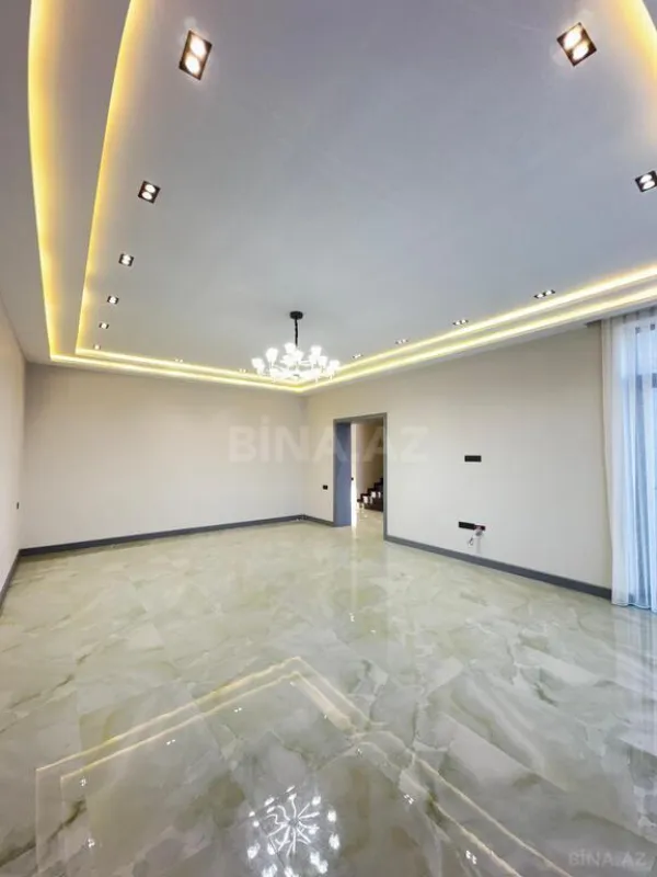 Satılır 5 otaqlı həyət evi 250 m²