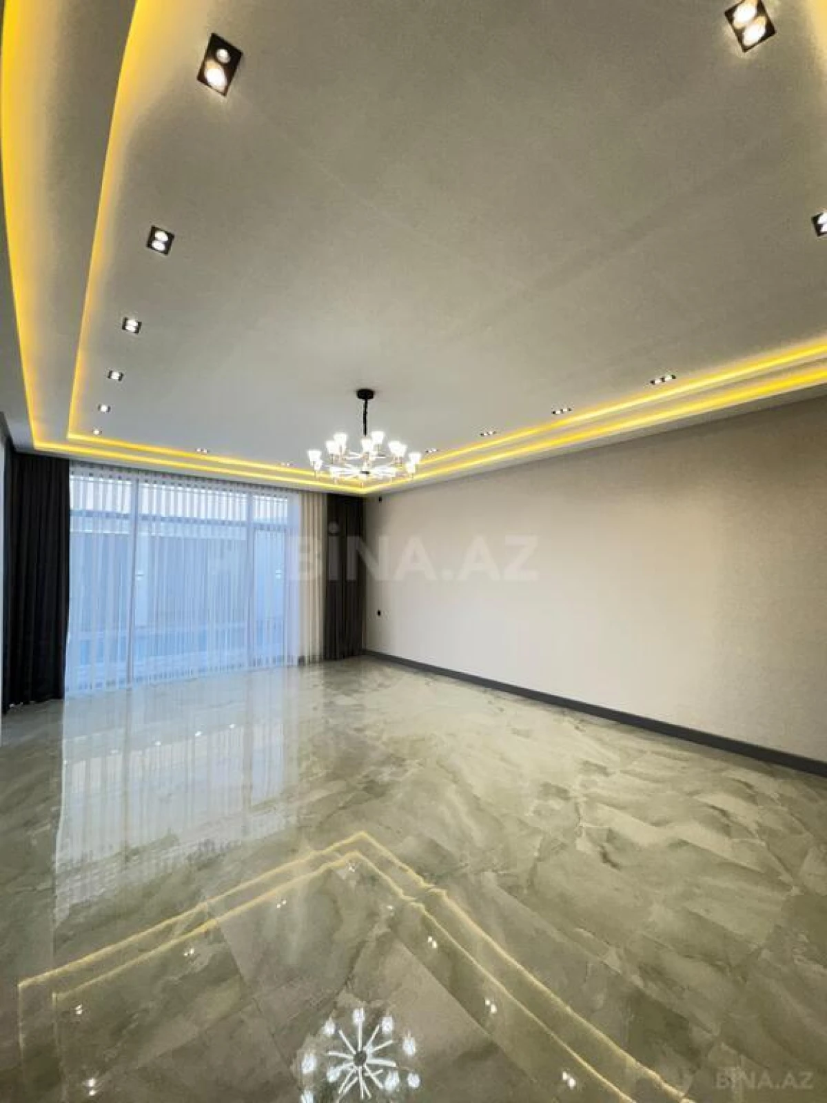 Satılır 5 otaqlı həyət evi 250 m²