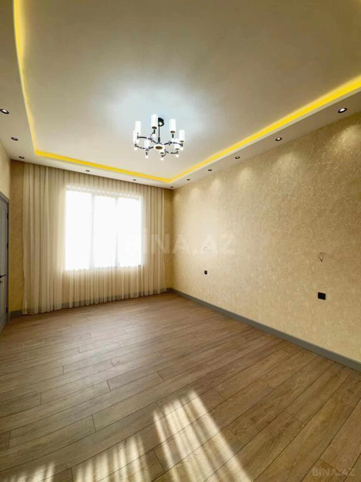 Satılır 5 otaqlı həyət evi 250 m²