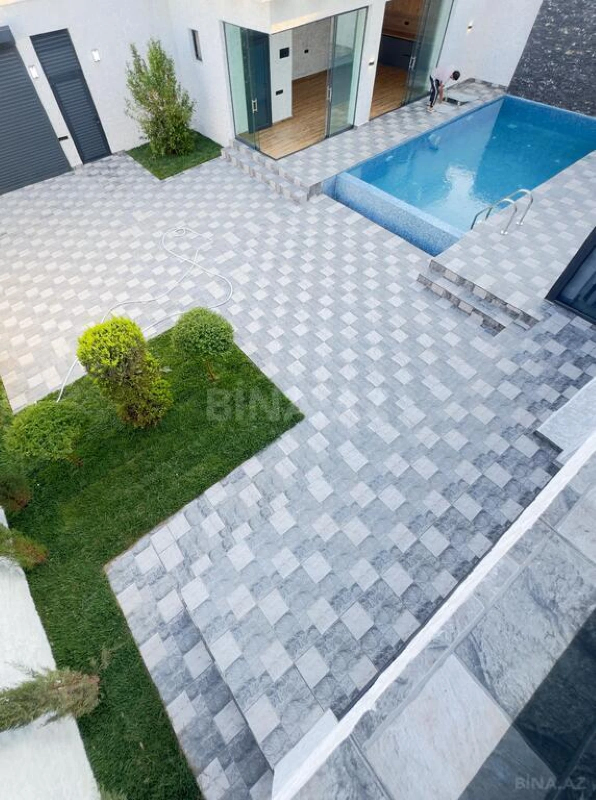 Satılır 5 otaqlı həyət evi 250 m²