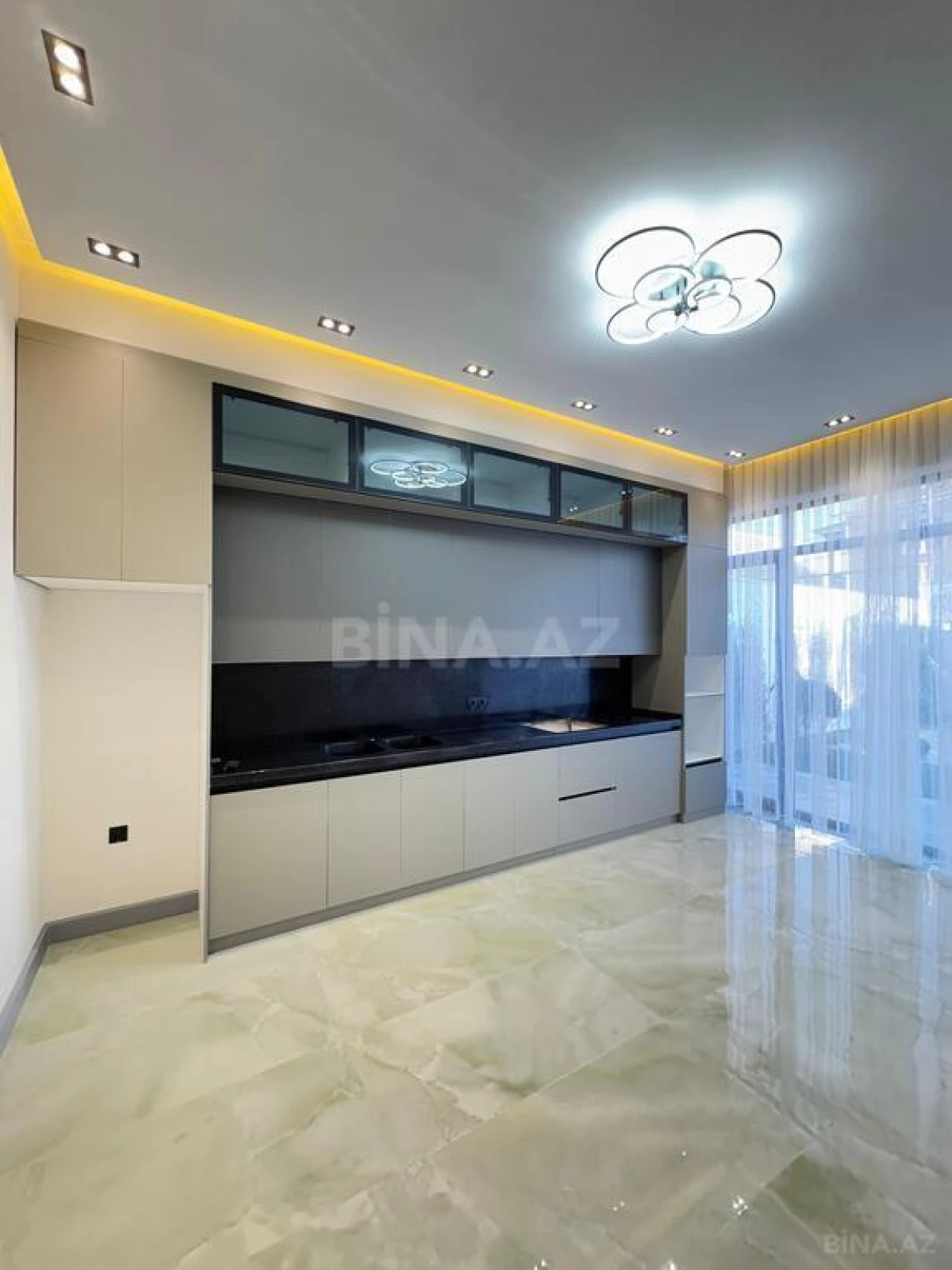 Satılır 5 otaqlı həyət evi 250 m²