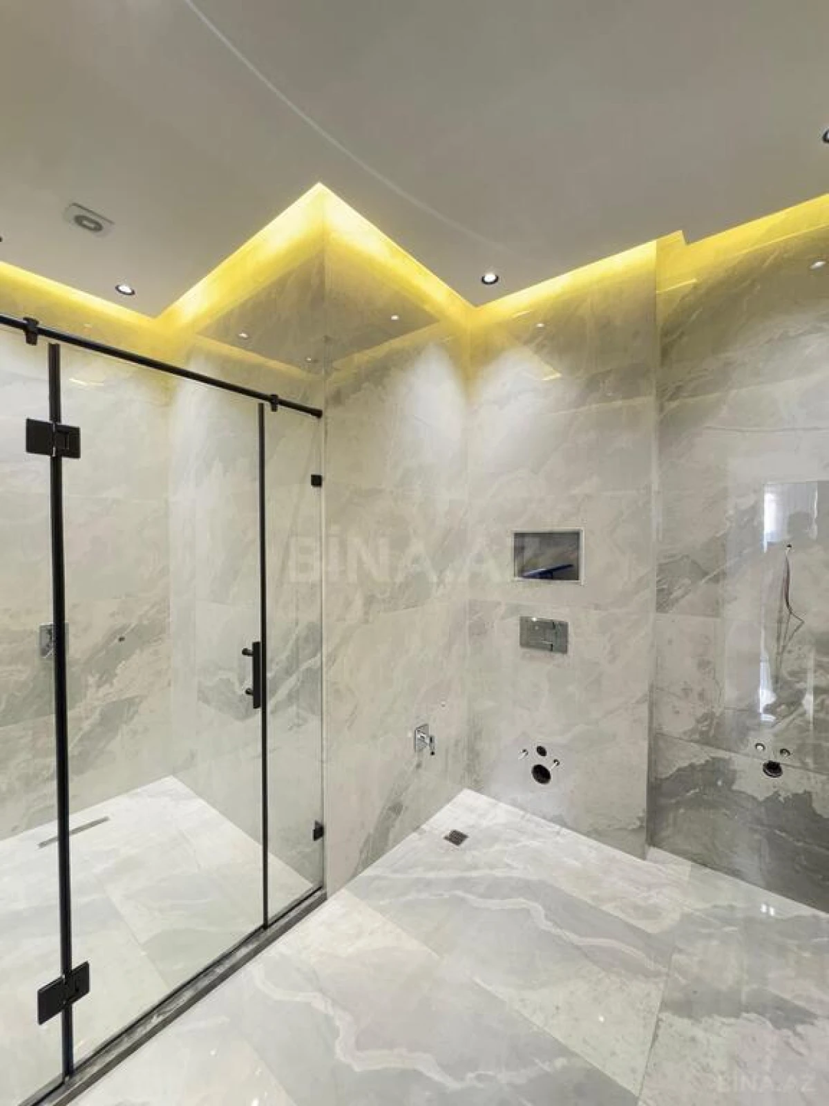 Satılır 5 otaqlı həyət evi 250 m²