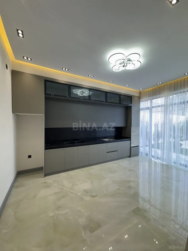 Satılır 5 otaqlı həyət evi 300 m²