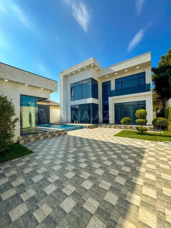 Satılır 5 otaqlı həyət evi 300 m²