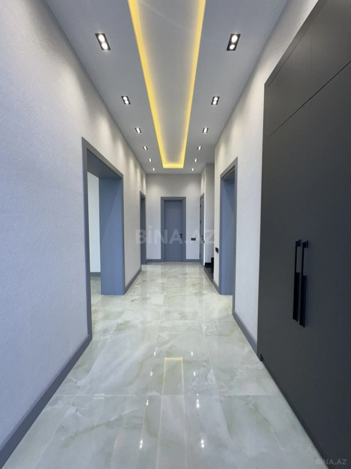 Satılır 5 otaqlı həyət evi 300 m²