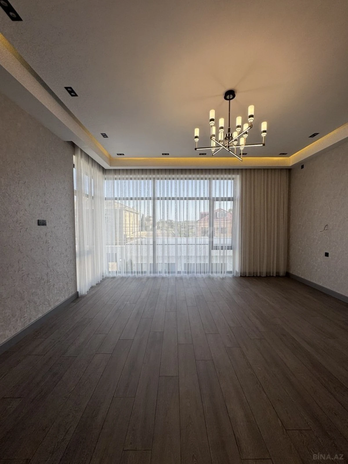 Satılır 5 otaqlı həyət evi 300 m²