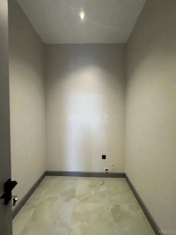 Satılır 5 otaqlı həyət evi 300 m²