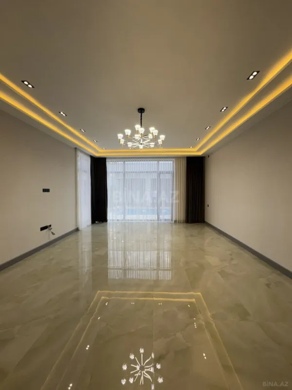 Satılır 5 otaqlı həyət evi 300 m²