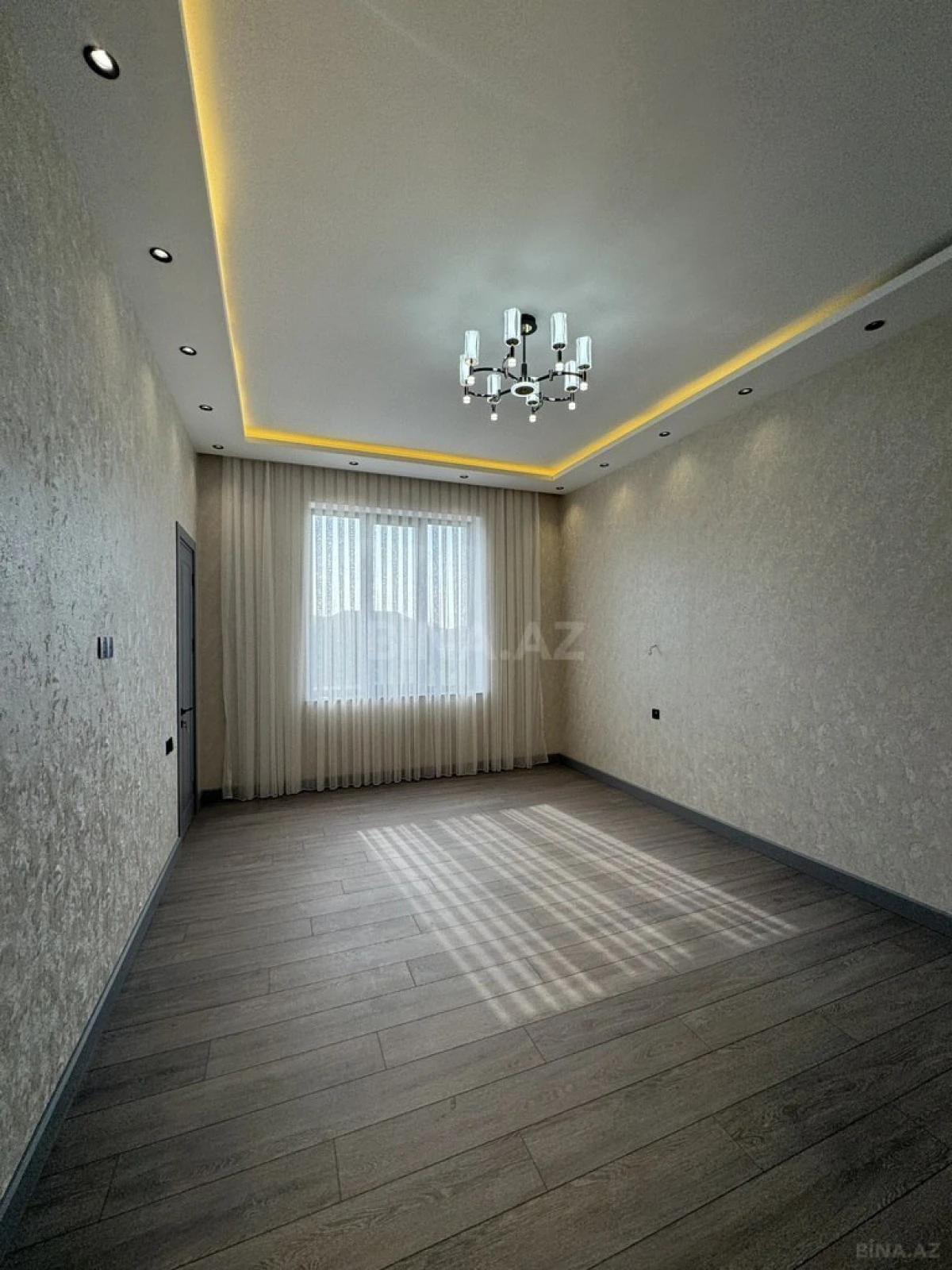 Satılır 5 otaqlı həyət evi 300 m²